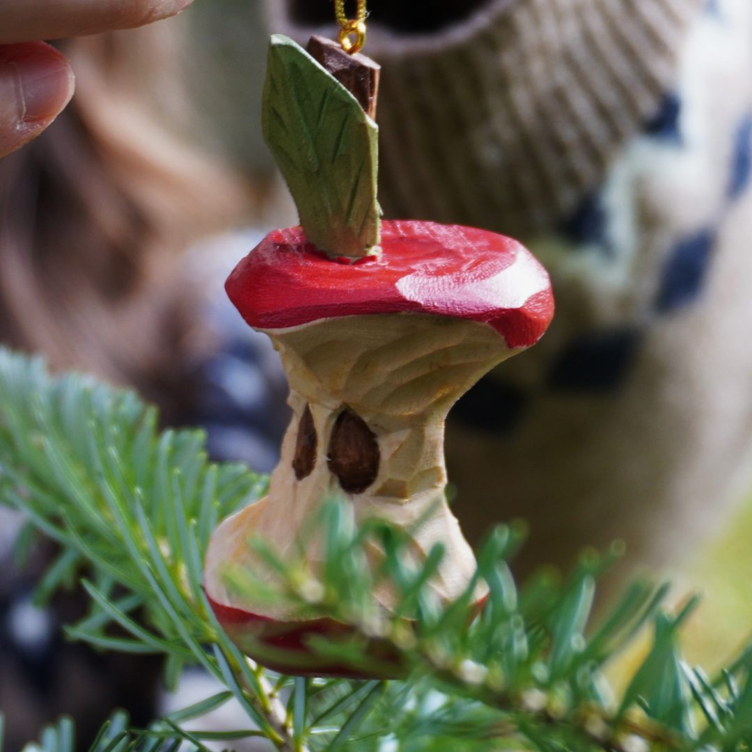 ogryzek-jablka-na-choinke-2