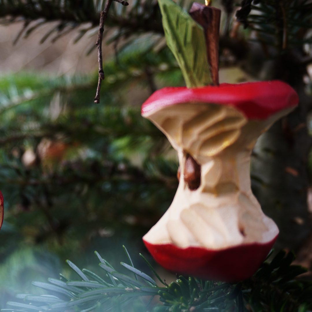 ogryzek-jablka-na-choinke-3